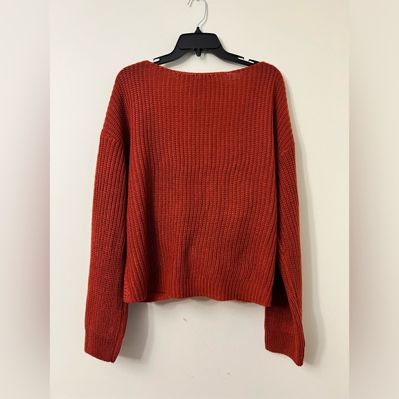 BooHoo Just A Little Twisted Sweater - Picture 5 of 5